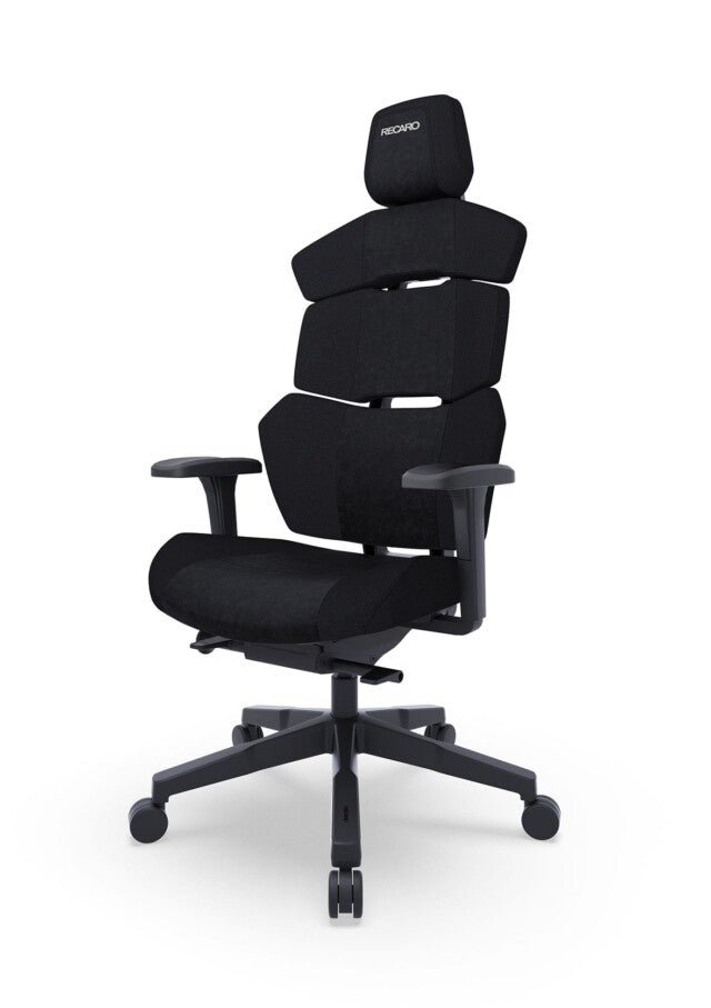Der RECARO Nxt von RECARO Shop ist ein moderner, schwarzer ergonomischer Bürostuhl mit segmentierter Rückenlehne, verstellbaren Armlehnen und Kopfstütze. Mit hochwertigem PU-Leder bezogen, bietet er Mobilität mit fünf Rädern und einem eleganten, modernen Design.
