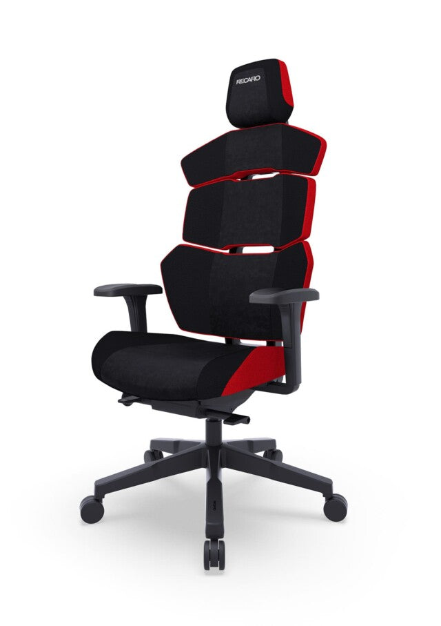 Der RECARO Nxt von RECARO Shop ist ein moderner ergonomischer Bürostuhl mit segmentiertem schwarz-rotem PU-Leder-Design, verstellbaren Armlehnen, hoher Rückenlehne mit Kopfstütze und einem Fünf-Rad-Untergestell.