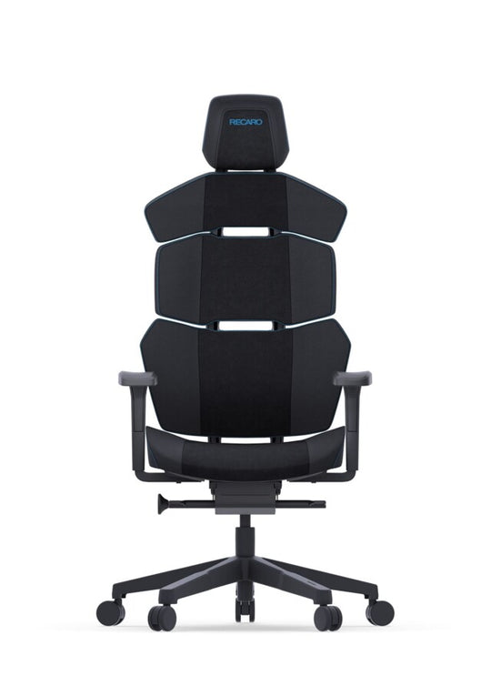 Der RECARO Nxt aus dem RECARO Shop ist ein moderner ergonomischer Bürostuhl mit segmentierter Polsterung aus schwarzem PU-Leder, verstellbaren Armlehnen, einer Kopfstütze mit der Aufschrift RECARO und einem Fünfrad-Untergestell, das nach vorne gerichtet auf weißem Hintergrund präsentiert wird.