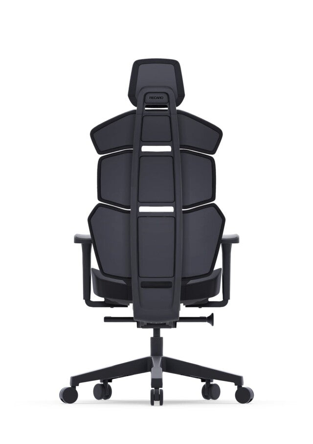 Der RECARO Shop RECARO Nxt ist ein moderner, schwarzer ergonomischer Bürostuhl mit segmentierter Rückenlehne, verstellbaren Armlehnen und einem fünfrädrigen PU-Leder-Fußkreuz, von hinten vor weißem Hintergrund abgebildet.