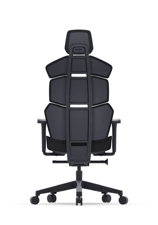 Der RECARO Shop RECARO Nxt ist ein moderner ergonomischer Bürostuhl mit einer einzigartigen segmentierten Rückenlehne, schwarzer PU-Lederpolsterung, verstellbaren Armlehnen und einem Fünfrad-Untergestell, von hinten auf weißem Hintergrund dargestellt.