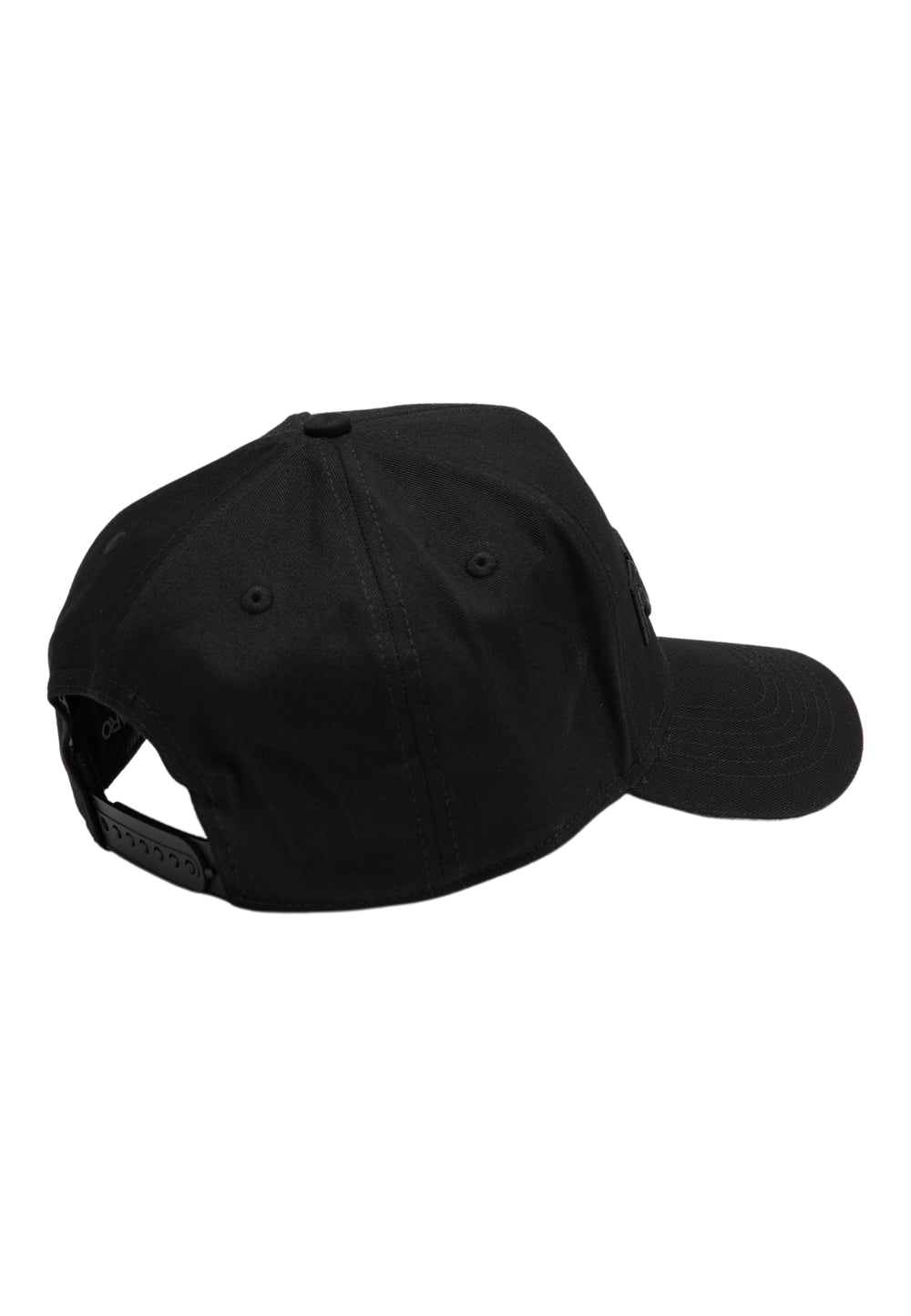 Die RECARO Baseball Cap Originals ist eine schlichte schwarze Kappe von hinten und von der Seite, mit einem verstellbaren Snapback-Riemen und dezenter Ton-in-Ton-Stickerei für einen eleganten, dezenten Look.