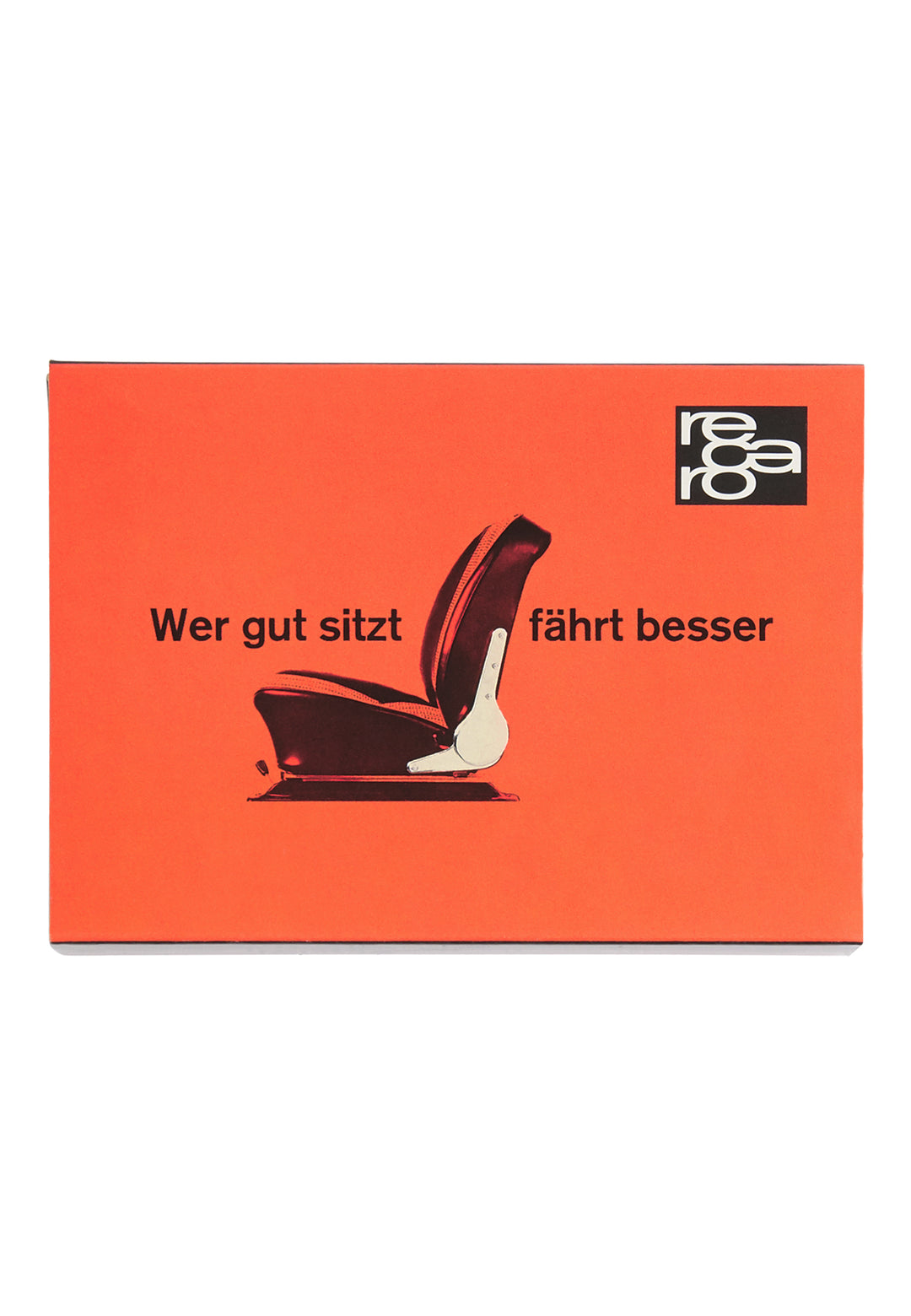 Ein orangefarbener Schlüsselanhänger Retro von Recaro_Merch_Daniel zeigt eine Autositz-Illustration, das RECARO-Logo und den Spruch „Wer gut sitzt fährt besser“ im Vintage-Stil.
