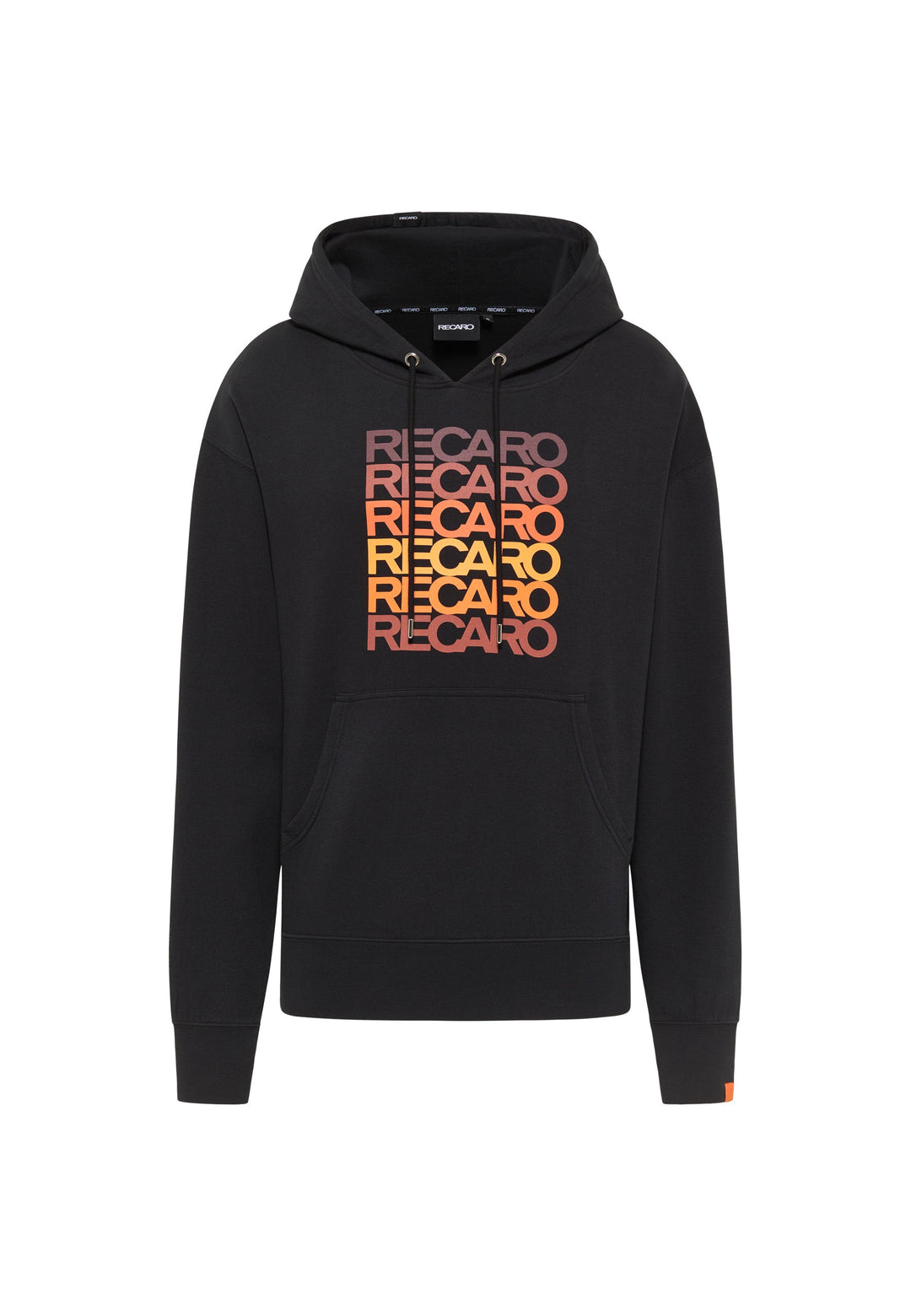 Der RECARO Hoodie Spektrum ist ein schwarzer Unisex-Hoodie mit Fronttasche und „RECARO“ in Retro-Farbverläufen von Pink nach Orange auf der Brust, inspiriert vom Spektrum-Stoff-Design.