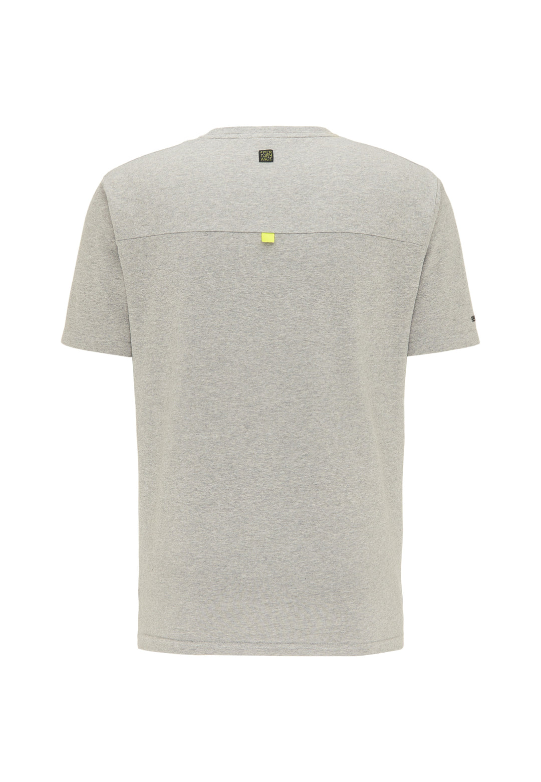 Rückansicht des T-Shirts Performance von Recaro_Merch_Daniel in Hellgrau, lockere Passform mit kurzen Ärmeln. Ein kleines schwarzes RECARO-Logoquadrat am Kragen und ein kleines gelbes Quadrat darunter unterstreichen den schlichten, lässigen Stil.