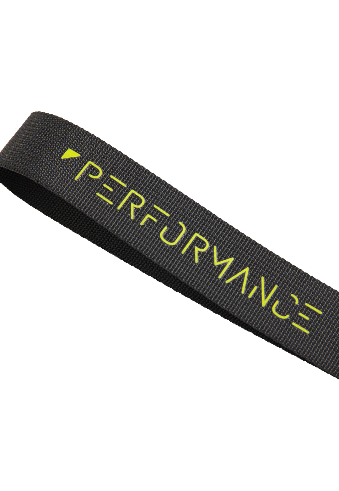 Der RECARO Key Clip Performance ist ein schwarzes Stoffband mit dem Schriftzug „PERFORMANCE“ in gelb-grünen Großbuchstaben, diagonal auf weißem Grund dargestellt.