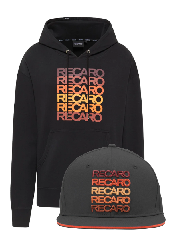 Der RECARO Hoodie Spektrum ist ein schwarzer Unisex-Hoodie mit passender Kappe, beide zeigen auf der Vorderseite fünfmal „RECARO“ in einem Retro-Farbverlauf aus Rot, Orange und Gelb.