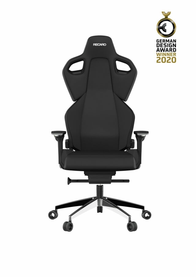 Der RECARO Exo Platinum von RECARO Gaming ist ein schwarzer ergonomischer Bürostuhl mit hoher Rückenlehne, verstellbaren Armlehnen und fünf Spezialrollen. Er ist aus atmungsaktiven Stoffen gefertigt und trägt auf der Vorderseite das Siegel „German Design Award Winner 2020“.