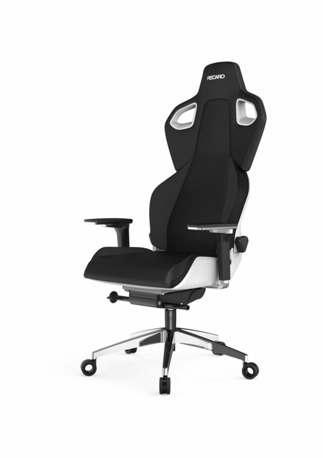 Der RECARO Exo Platinum von RECARO Gaming ist ein schwarz-weißer ergonomischer Gaming-Stuhl mit verstellbaren Armlehnen, hoher Rückenlehne, Kopfstütze, Lordosenstütze und einem Metallfuß mit Spezialrollen, abgebildet vor weißem Hintergrund.