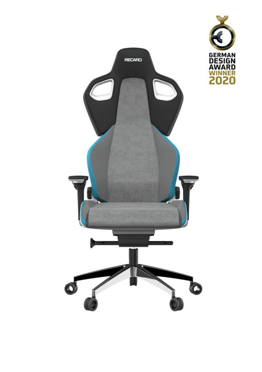 Vorderansicht des ergonomischen Bürostuhls Exo Platinum von RECARO Gaming. Er verfügt über eine hohe Rückenlehne, atmungsaktiven Stoff in Grau und Blau, verstellbare Armlehnen, Spezialrollen und ein Fünf-Rad-Untergestell. Das Logo des German Design Award Winner 2020 befindet sich oben rechts.