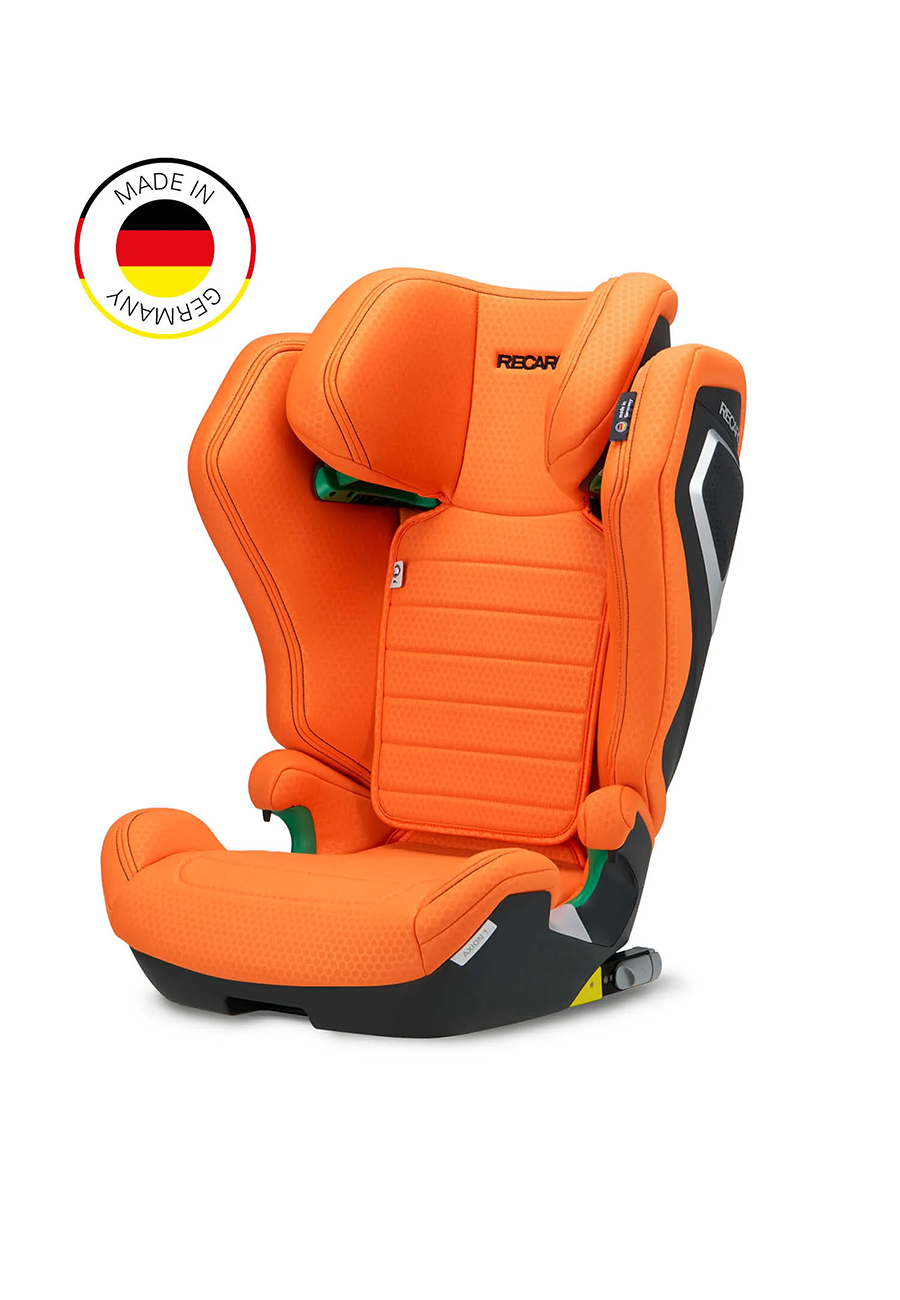 Der RECARO Axion 1 aus dem RECARO Shop ist ein orangefarbener Kindersitz mit schwarzen und grünen Akzenten, hoher Rückenlehne, Kopfstütze, Seitenschutz, ISOFIX-Kompatibilität und gepolsterter Sitzfläche – Ihr idealer Begleiter für sichere Fahrten.