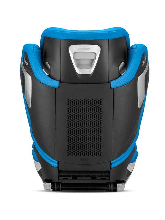 Rückansicht des RECARO Axion 1 by RECARO Shop: schwarz-blaues Design mit Belüftungslöchern, silbernem Obergriff, seitlicher Polsterung und ISOFIX-Konnektoren für ergonomische Unterstützung und Sicherheit für Kinder von 3-12 Jahren.