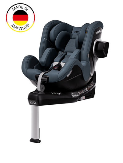 Der RECARO Shop TORON 1 KID ist ein dunkelblauer Kindersitz mit fortschrittlichem Seitenschutz und einer robusten Basis, der über eine praktische 360°-Drehfunktion für einen einfachen Einstieg verfügt. Dieses auf weißem Hintergrund abgebildete, sichere Modell verfügt außerdem über ein „Made in Germany“-Logo mit der deutschen Flagge in der oberen linken Ecke.