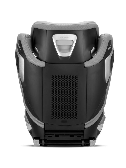 Rückansicht eines schwarz-grauen RECARO Axion 1 Kinderautositzes von RECARO Shop, mit ISOFIX, Netzbelüftung, ergonomischem Design und sichtbarem Branding an der Rückenlehne und an der Seite; geeignet für 3-12 Jahre.