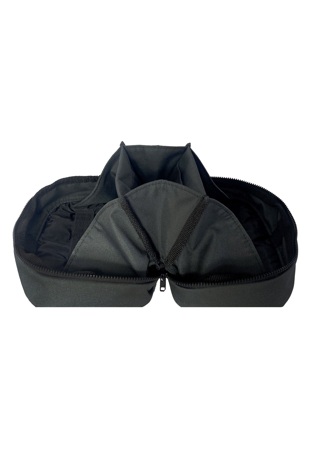 Der RECARO Shop Tech & Travel Organizer ist eine schwarze Stofftasche mit Reißverschluss aus recyceltem RECARO-Sitzleder mit mehreren Fächern, die offen und leer vor einem weißen Hintergrund abgebildet ist.