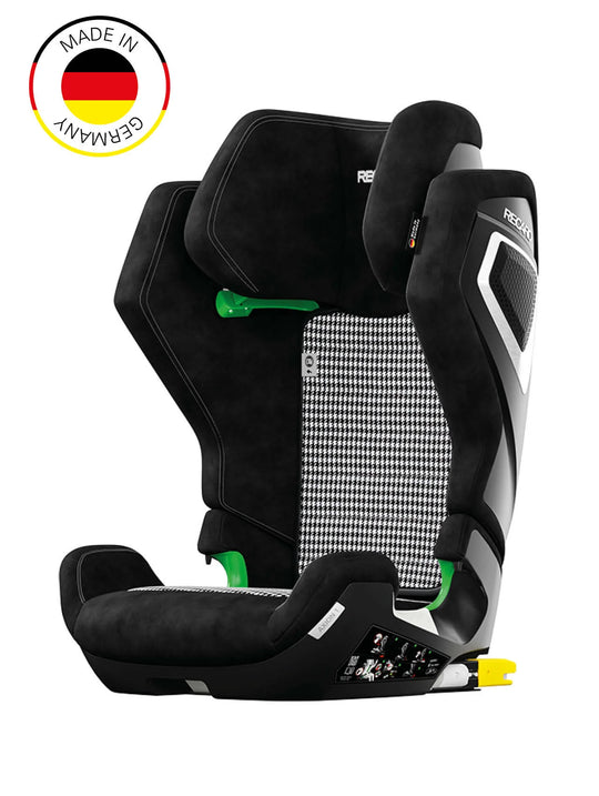Der RECARO Axion 1 Kindersitz von RECARO Shop hat ein schwarz-weißes Hahnentrittmuster, grüne Akzente, Sicherheitsetiketten, ISOFIX und ist für 3-12 Jahre geeignet. Er wird auf weißem Grund mit einem Made in Germany-Schriftzug oben links dargestellt.