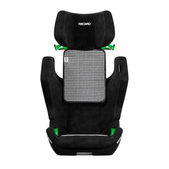 Der RECARO Shop Axion 1 ist ein schwarzer Kindersitz für die Altersgruppe von 3 bis 12 Jahren mit einem Einsatz im Hahnentrittmuster, grünen Gurtführungen und ISOFIX-Kompatibilität, abgebildet auf weißem Hintergrund.