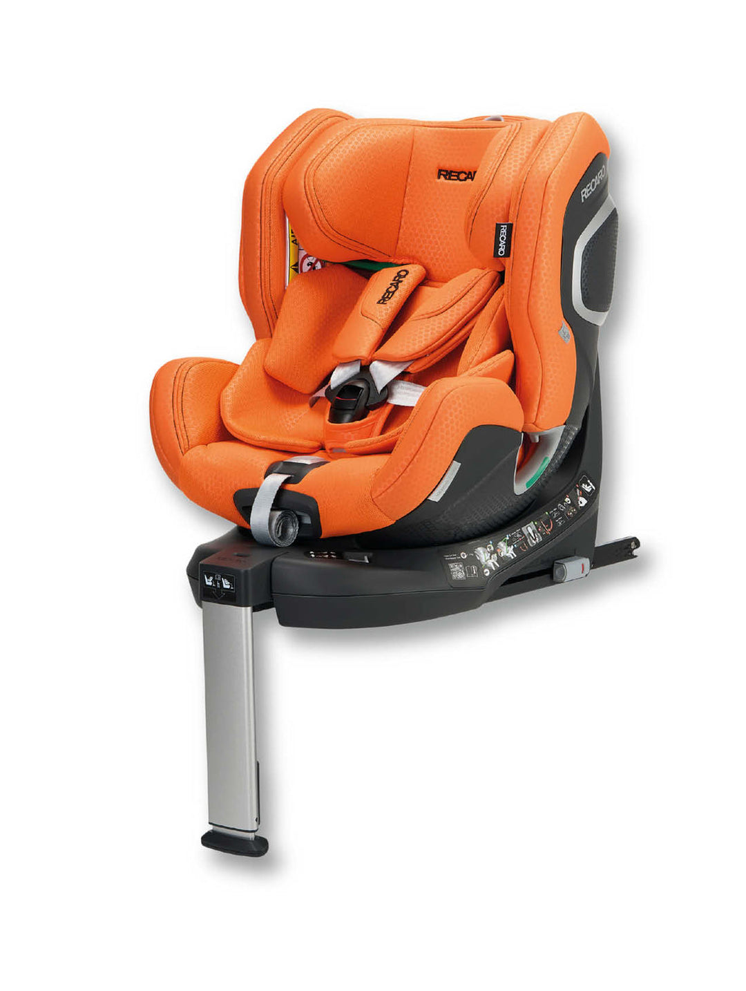Der orangefarbene Kindersitz XENON 1 KID von RECARO Shop verfügt über eine bequeme Polsterung, ein Gurtsystem und zahlreiche Sicherheitsmerkmale. Er ist auf einem schwarzen Sockel mit verstellbarem Stützfuß montiert und wird vor weißem Hintergrund präsentiert. Die praktische 360-Grad-Drehfunktion sorgt für eine sichere Fahrt und erleichtert Ihrem Kind das Ein- und Aussteigen.