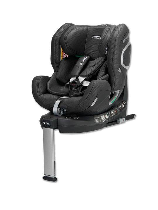 Ein schwarzer XENON 1 KID-Kindersitz von RECARO Shop, ausgestattet mit einem Sicherheitsgurt, einer verstellbaren Kopfstütze und einer stabilen Basis mit ausziehbarem Stützfuß sowie einer praktischen 360-Grad-Drehfunktion, abgebildet auf weißem Hintergrund.