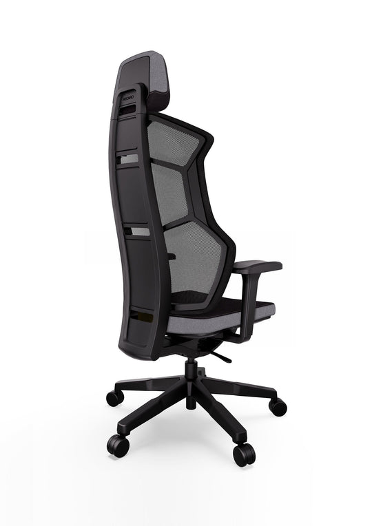 Der RECARO Aer von RECARO Shop ist ein moderner ergonomischer Bürostuhl mit Netzrückenlehne, verstellbaren Armlehnen und einem Fünf-Rollen-Fußkreuz aus Premium-Polsterschaum, hier im Seitenprofil auf weißem Grund.