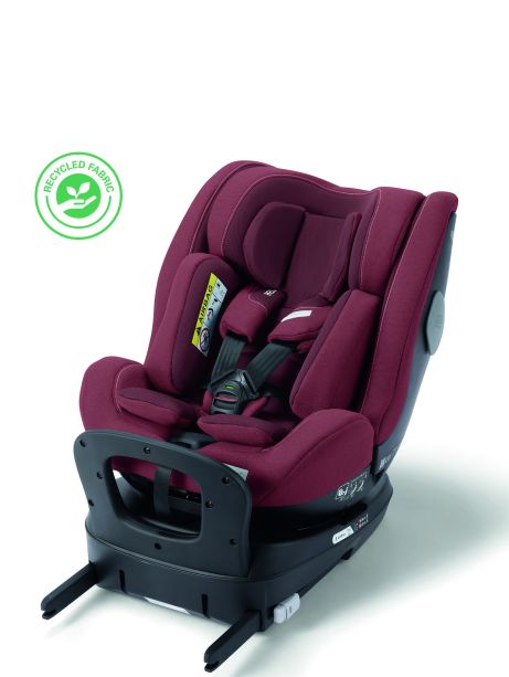Der RECARO Salia 125 aus dem RECARO Shop ist ein kastanienbrauner Kindersitz mit schwarzer Basis, gepolstertem Gurtsystem, Kopfstütze und Neugeborenen-Einsatz. Ein grünes Öko-Symbol kennzeichnet die recycelten Materialien und die 360°-Drehfunktion.